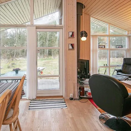 Dom wakacyjny Bright Coastal Retreat In Lyngsay-By Traum *