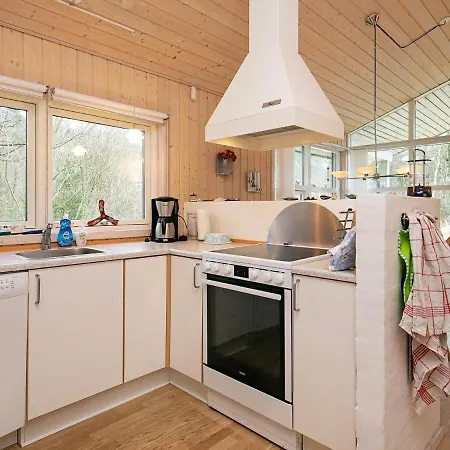 Bright Coastal Retreat In Lyngsay-By Traum